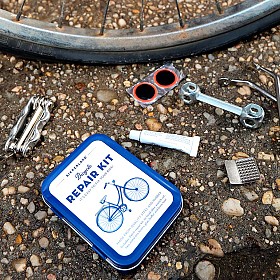 Kit reparación bicicleta de bolsillo para emergencias Kikkerland
